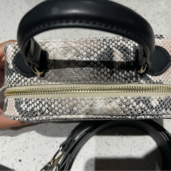 Snake Print Camera Bag - Picture 4 of 7